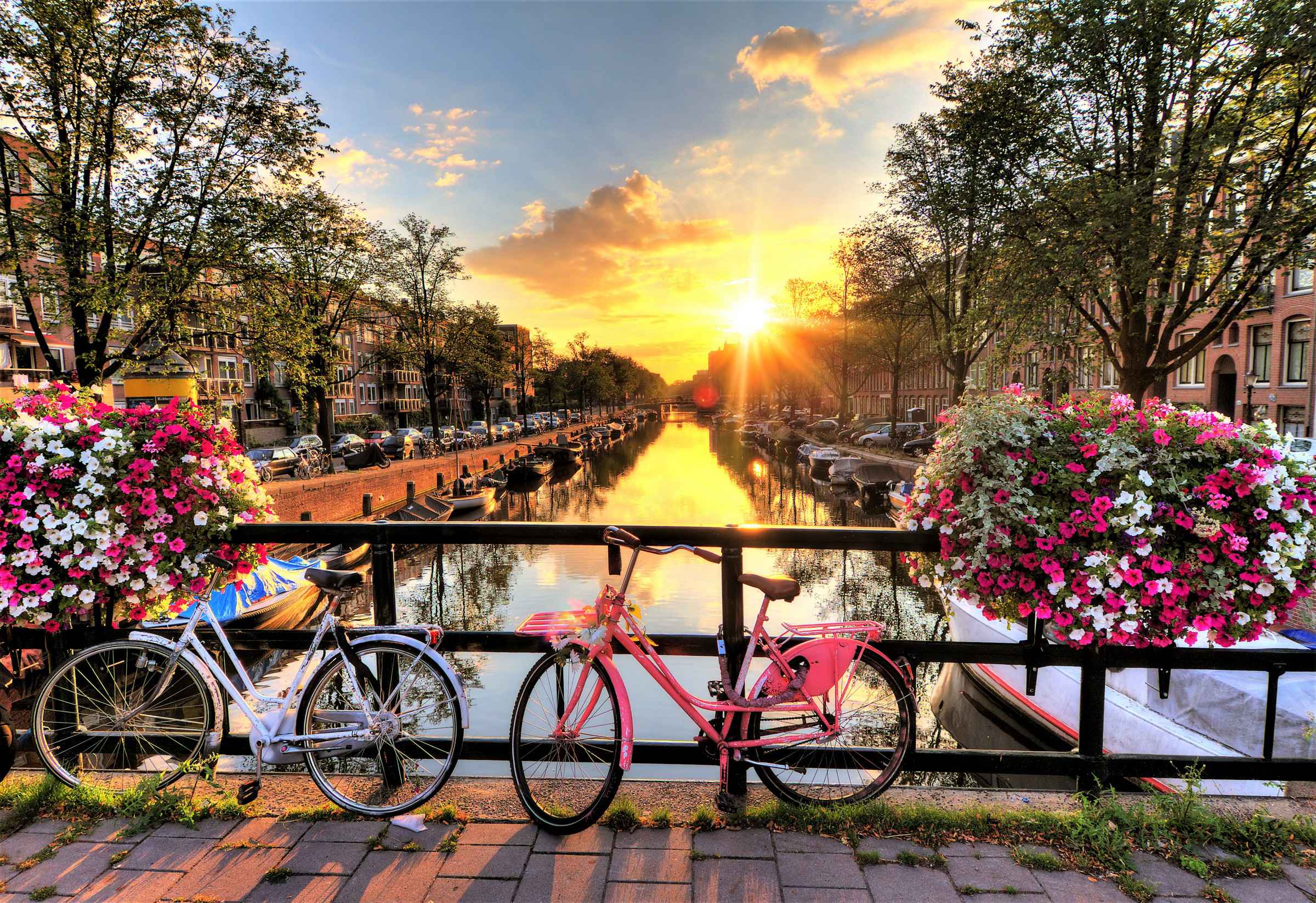 Холст по номерам ХК-6580 Велоиспеды у канала Амстердама 20цв 40х50см Палитра Рыжий кот