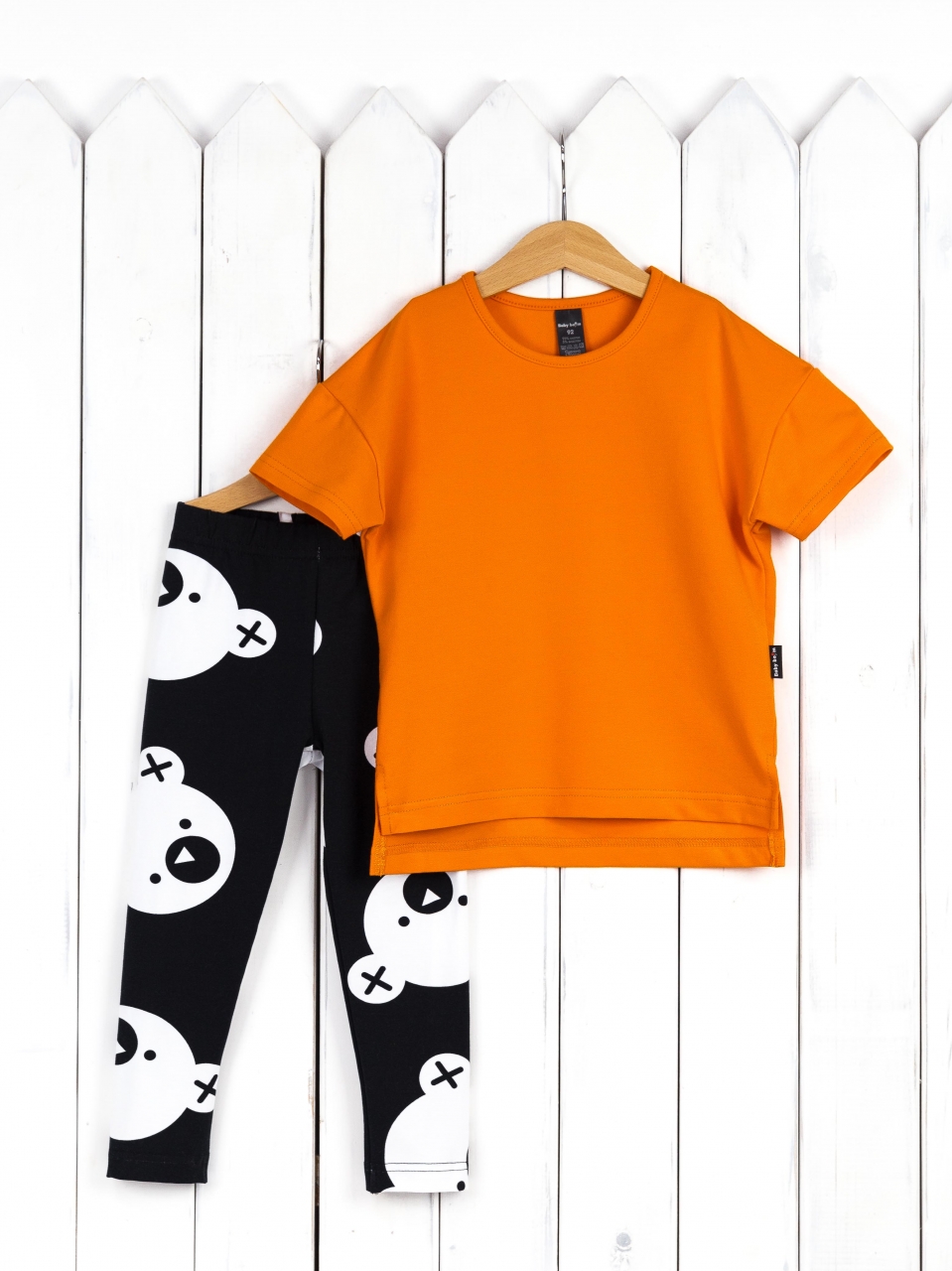 КД473/1-К Комплект детский р. 110 (футболка/апельсин+легинсы/мишки на черном) Бэби бум